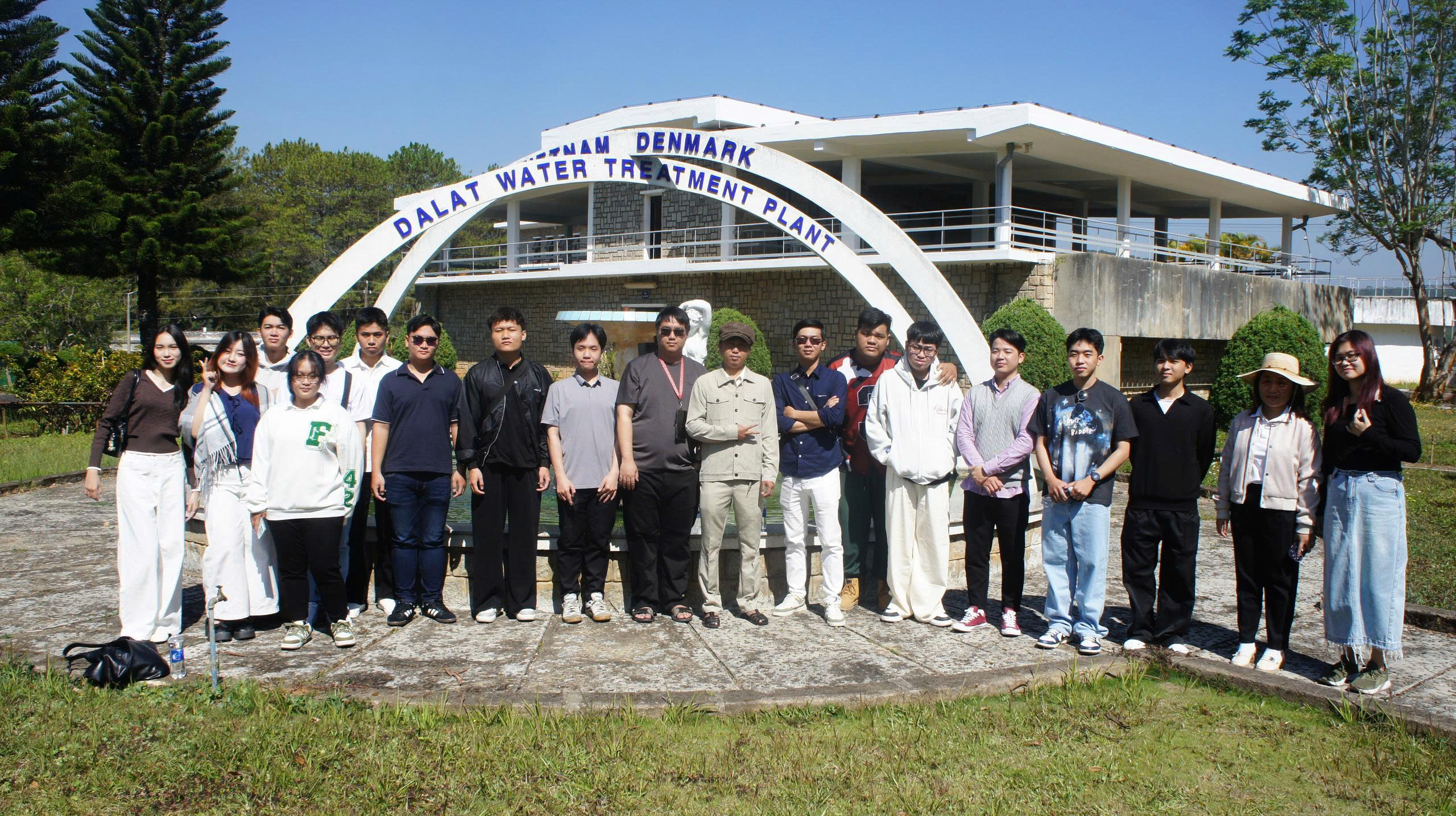 Sinh Viên Lớp 24CDN Tham Quan Thực Tế Tại Nhà Máy Nước Dankia